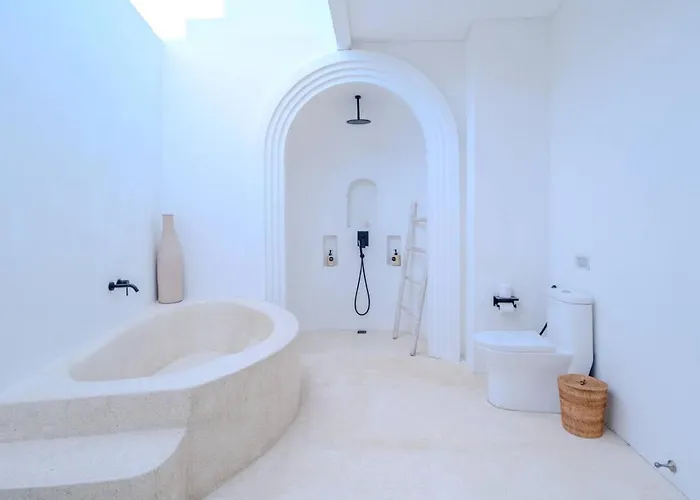 Minutes From - Casa Mare Blu Uluwatu (Bali)